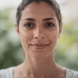 Beatriz — Hotel receptionist